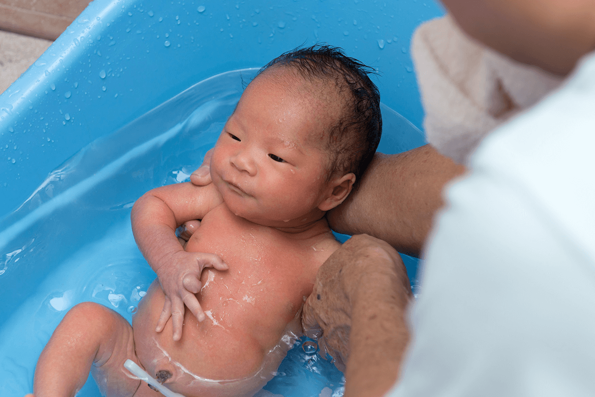 Dịch vụ chăm sóc mẹ sau sinh và tắm bé tại nhà